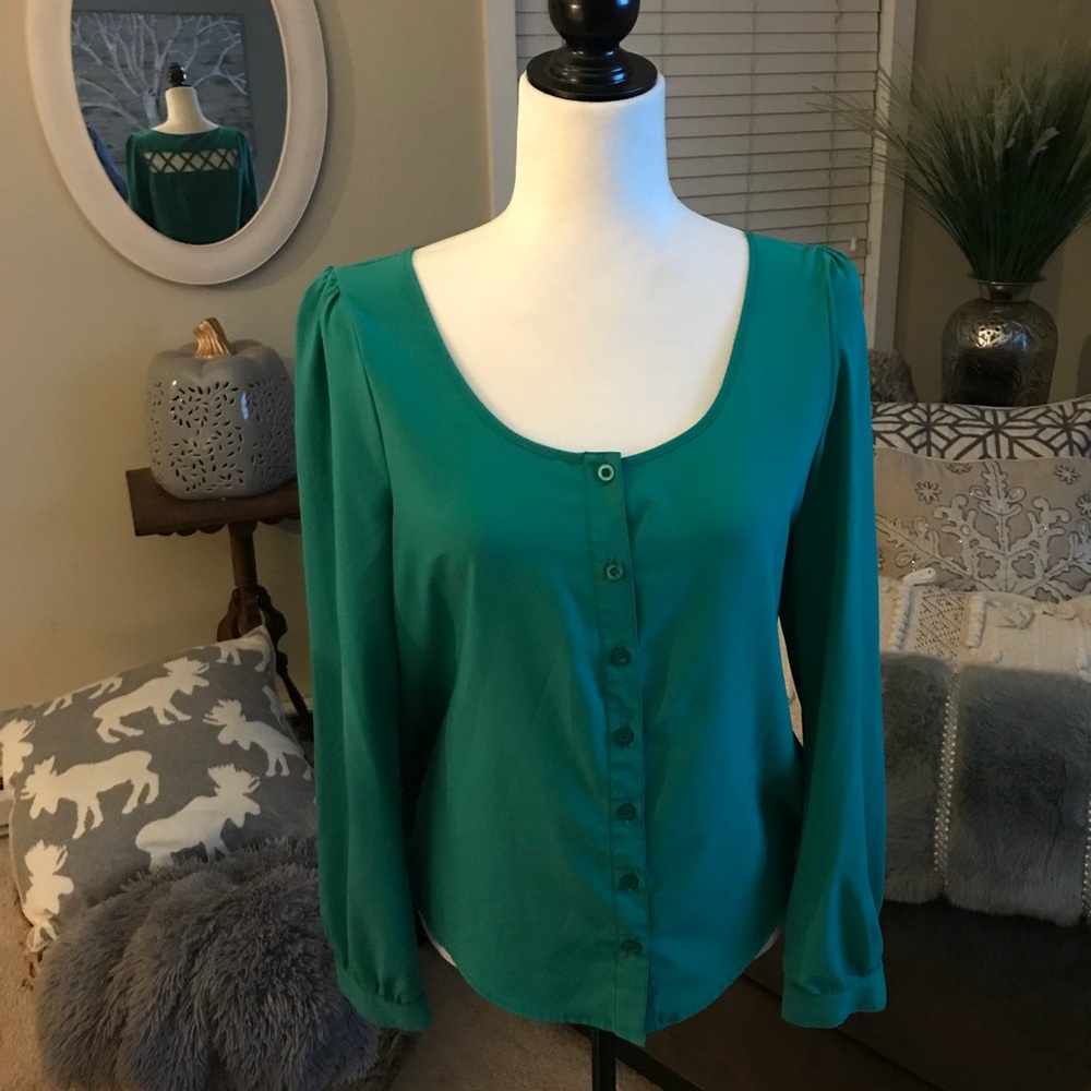 Green crisscrossed back top